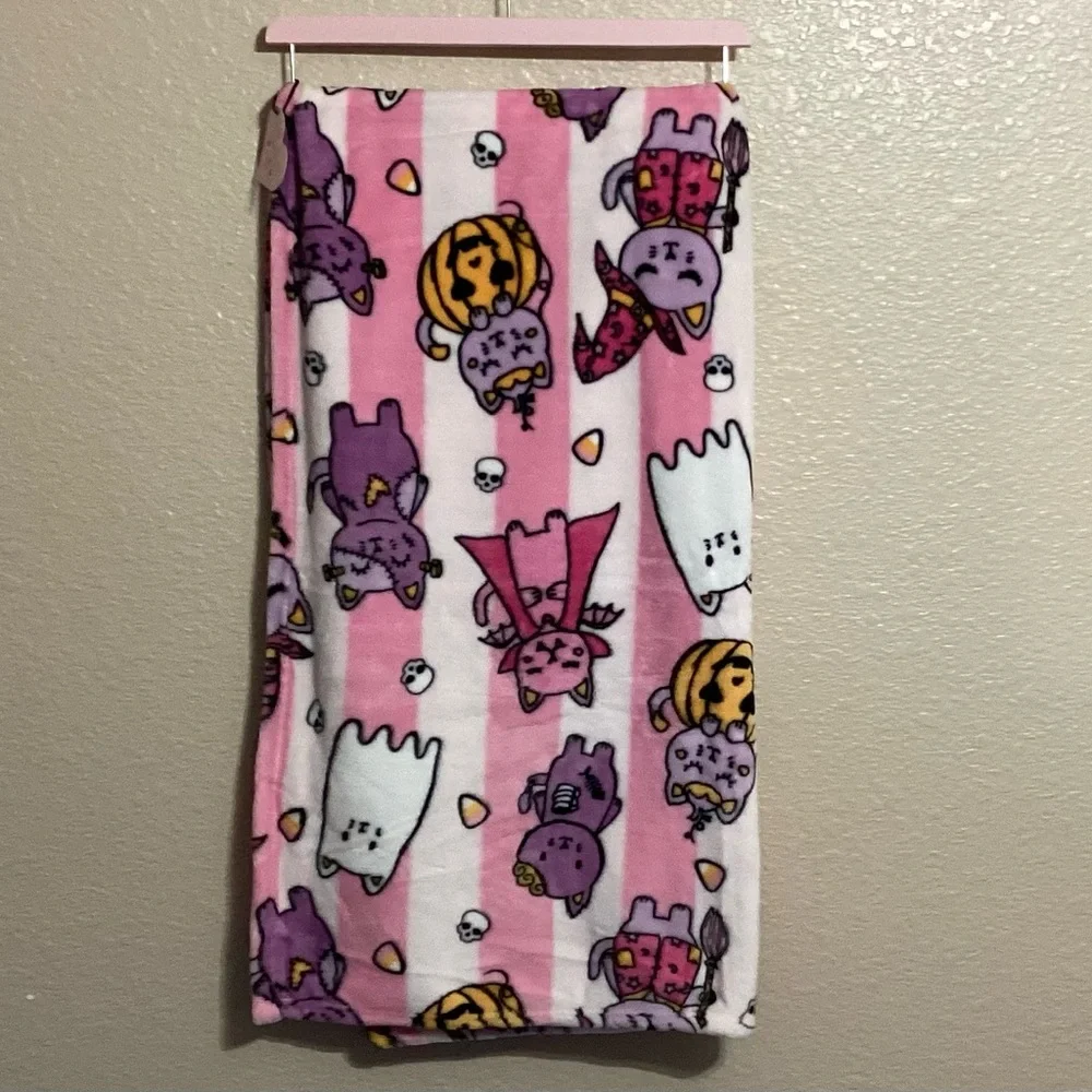 Betsey Johnson adorable blanket